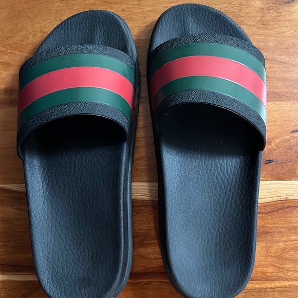 I am selling men’s slides size UK 11 US 12